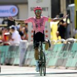 Richard Carapaz finalizó la etapa 18 escalando en la clasificación general