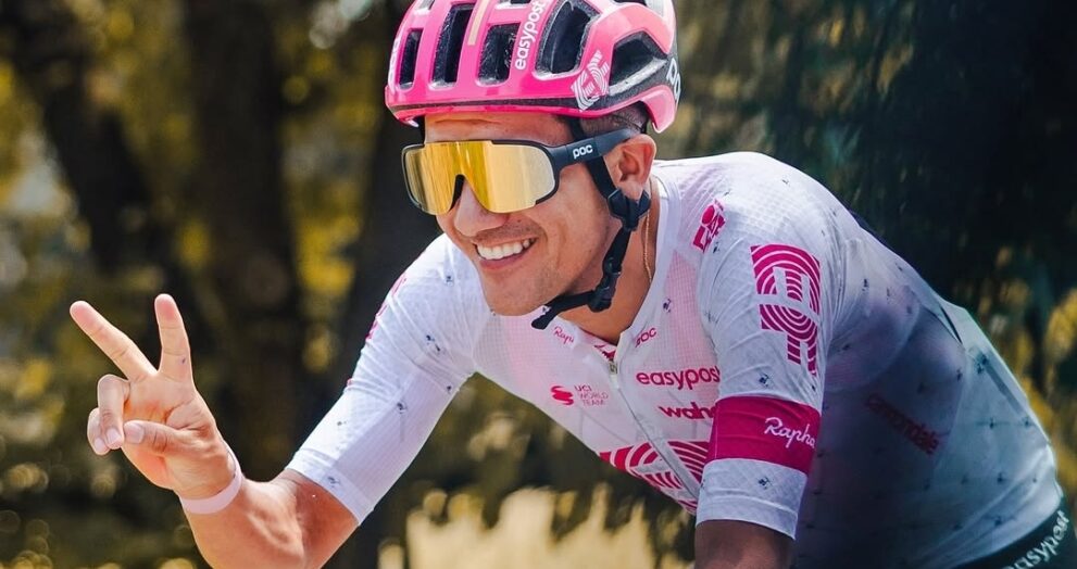 Richard Carapaz, cada vez más se acerca a la "Maglia Rosa" en el Giro de Italia 2025.