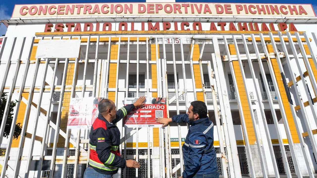 El Municipio de Quito y la Agencia Metropolitana de Control (AMC) clausuraron el estadio Olímpico Atahualpa el domingo 8 de junio por incumplir normas de seguridad, en especial las relacionadas con la prevención de incendios.