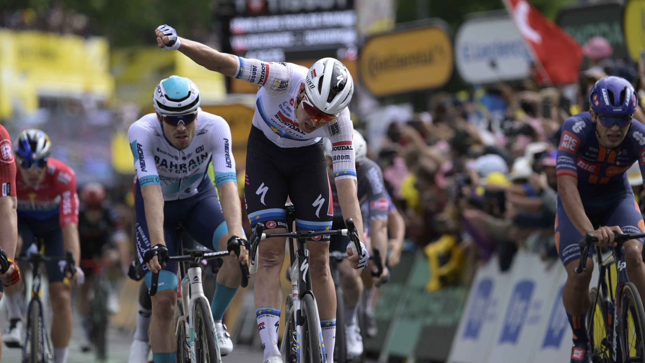 La tercera etapa del Tour de Francia estuvo marcada por el triunfo del belga Tim Merlier y una serie de incidentes que provocaron el abandono de corredores.