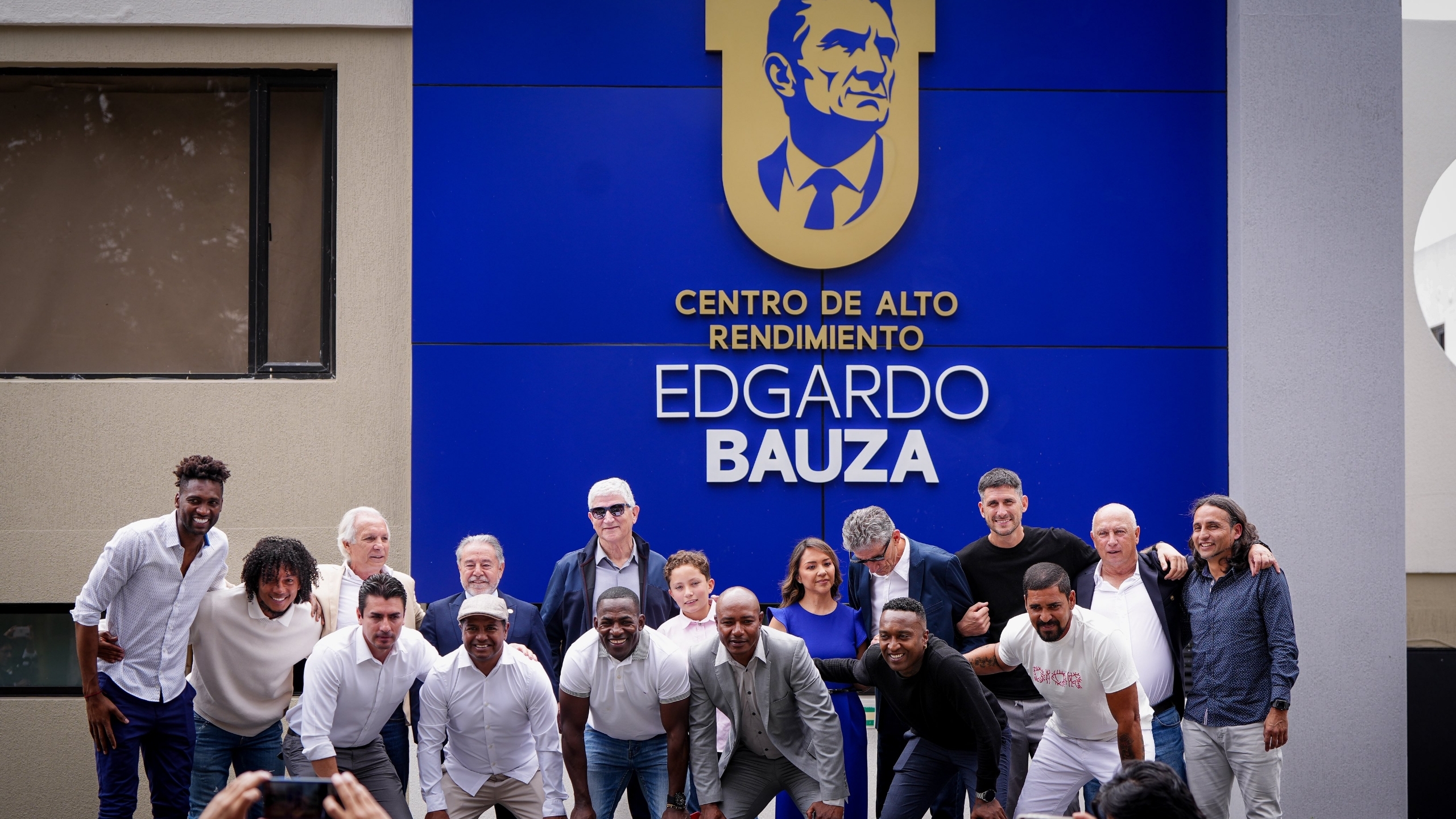 Liga Deportiva Universitaria renombró su Centro de Alto Rendimiento en Pomasqui como Edgardo Bauza, en homenaje al entrenador argentino que marcó una época dorada en el club.