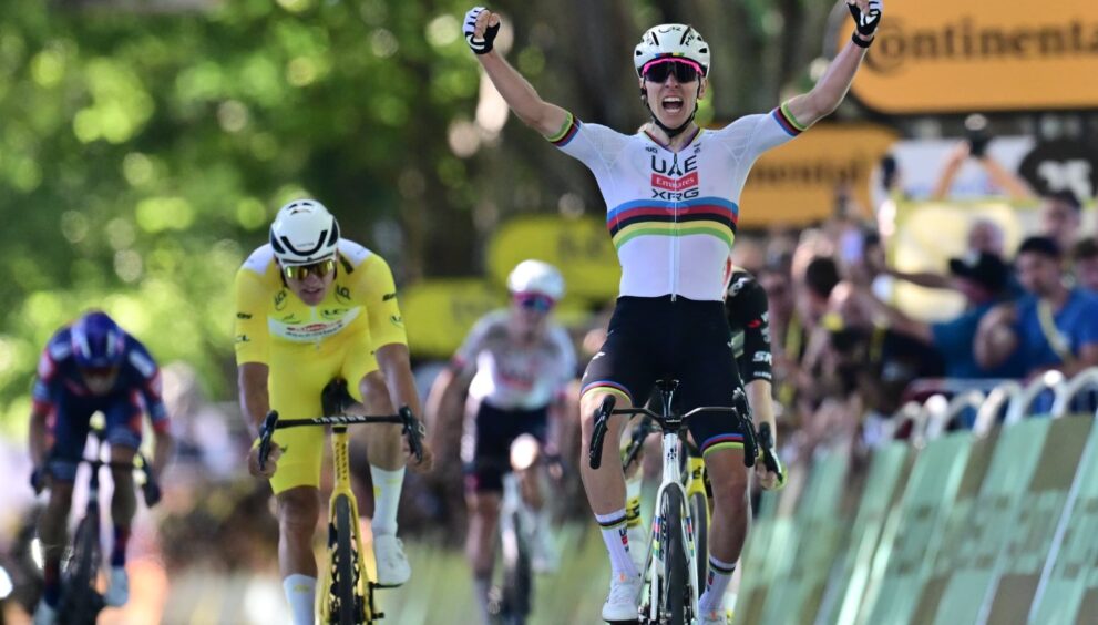 La cuarta etapa del Tour de Francia 2025 tuvo como protagonista a Tadej Pogačar, quien se llevó la victoria, mientras que Mathieu van der Poel logró conservar el maillot amarillo.
